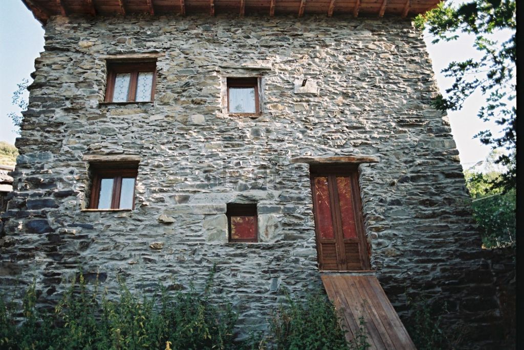 spain, spanish, stone, cottage, country, countryside, leon, asturias, hills, village, house, home, cabin, rustic, rural, cozy, views, property, for sale, windows, door, plants, beautiful, real estate